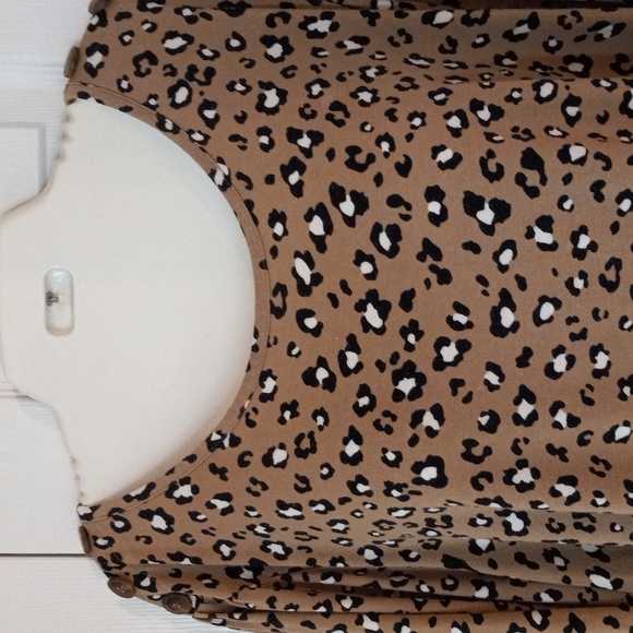 Kim Roger's Animal Print Top 4X - Picture 2 of 8